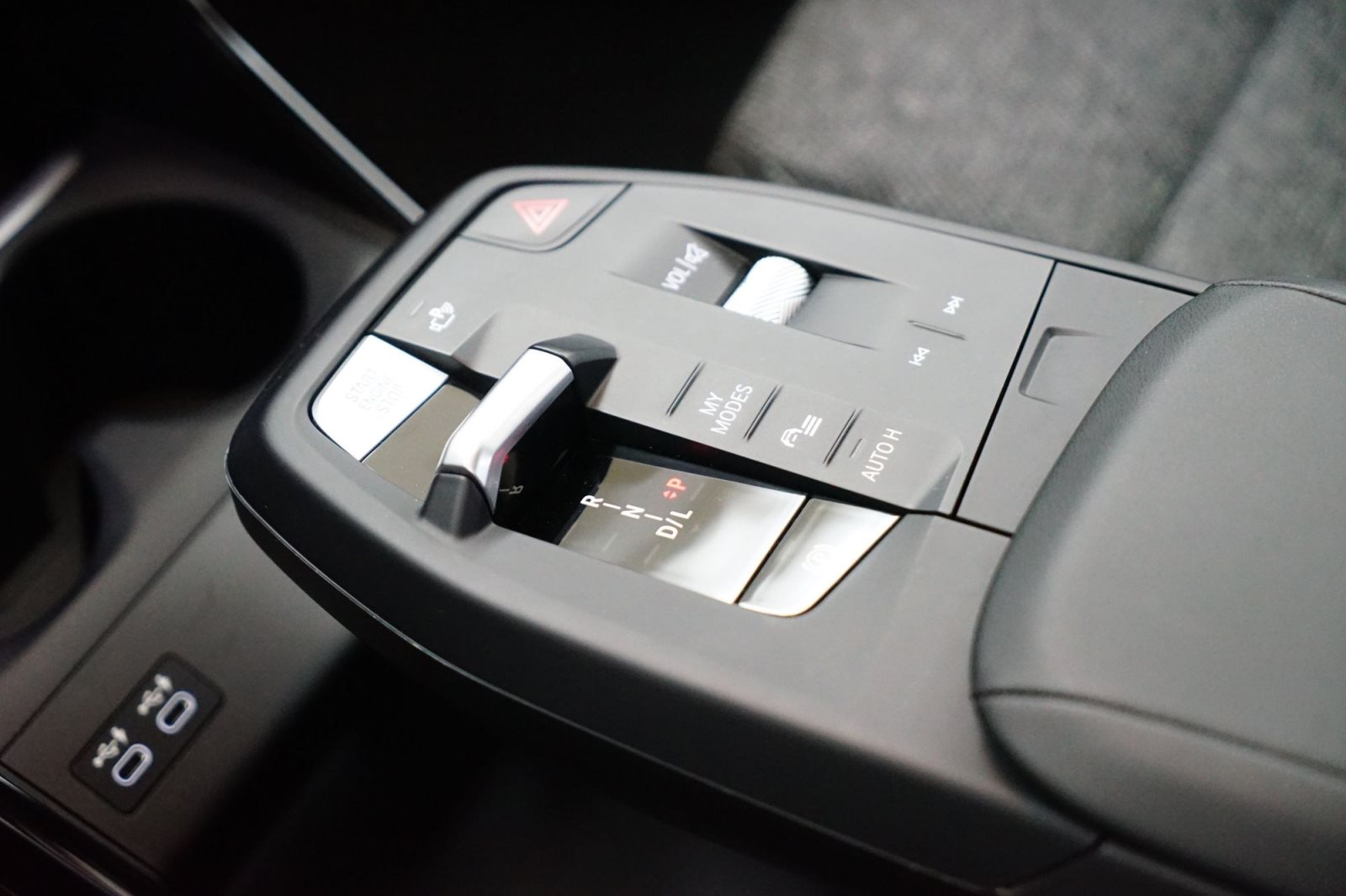 Fahrzeugabbildung BMW 218i Active Tourer [AHK, LED, RFK, SHZ, DAB+]