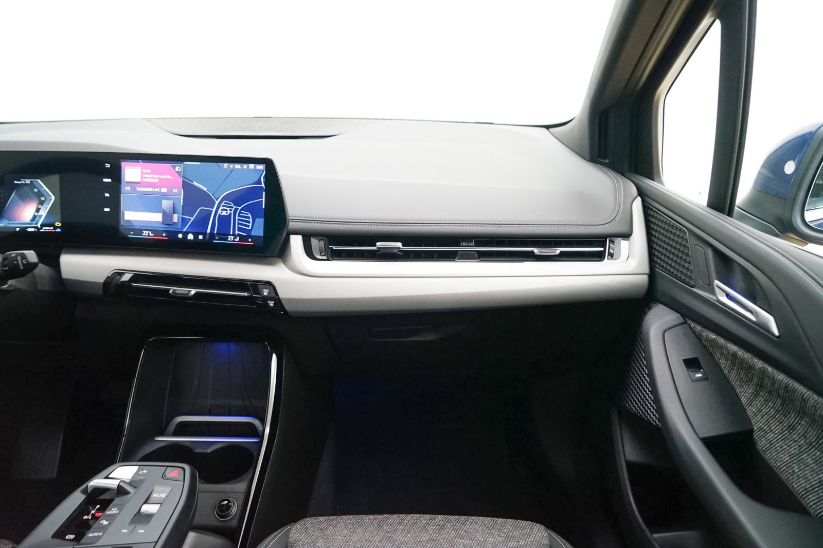 Fahrzeugabbildung BMW 218i Active Tourer [AHK, LED, RFK, SHZ, DAB+]