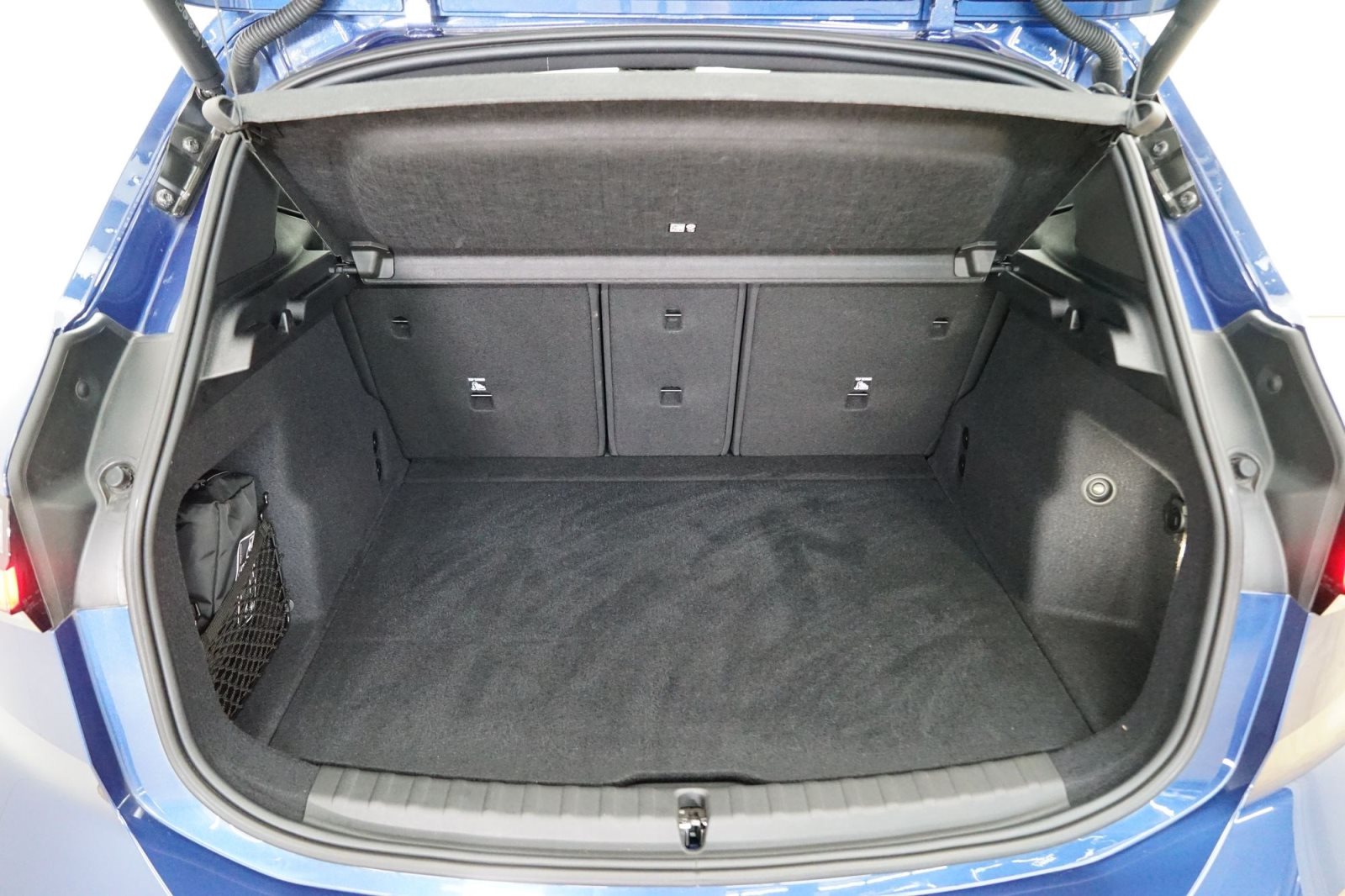 Fahrzeugabbildung BMW 218i Active Tourer [AHK, LED, RFK, SHZ, DAB+]