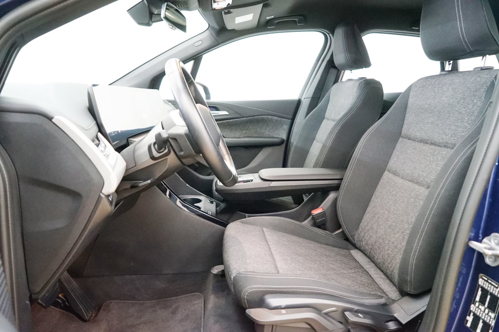 Fahrzeugabbildung BMW 218i Active Tourer [AHK, LED, RFK, SHZ, DAB+]