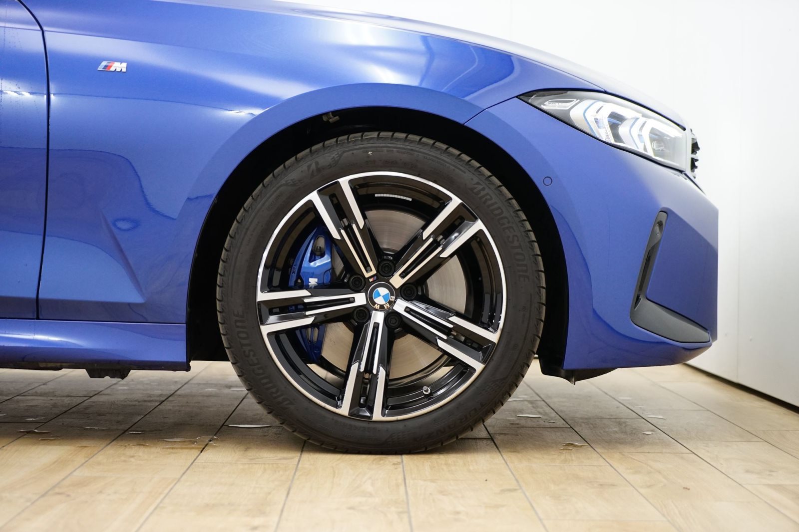 Fahrzeugabbildung BMW M340d xDrive Touring [LC Prof., HUD, Sitze elektr.