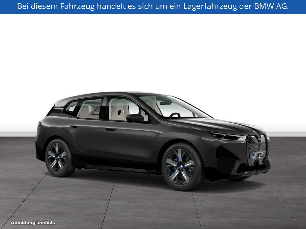 Fahrzeugabbildung BMW iX xDrive50
