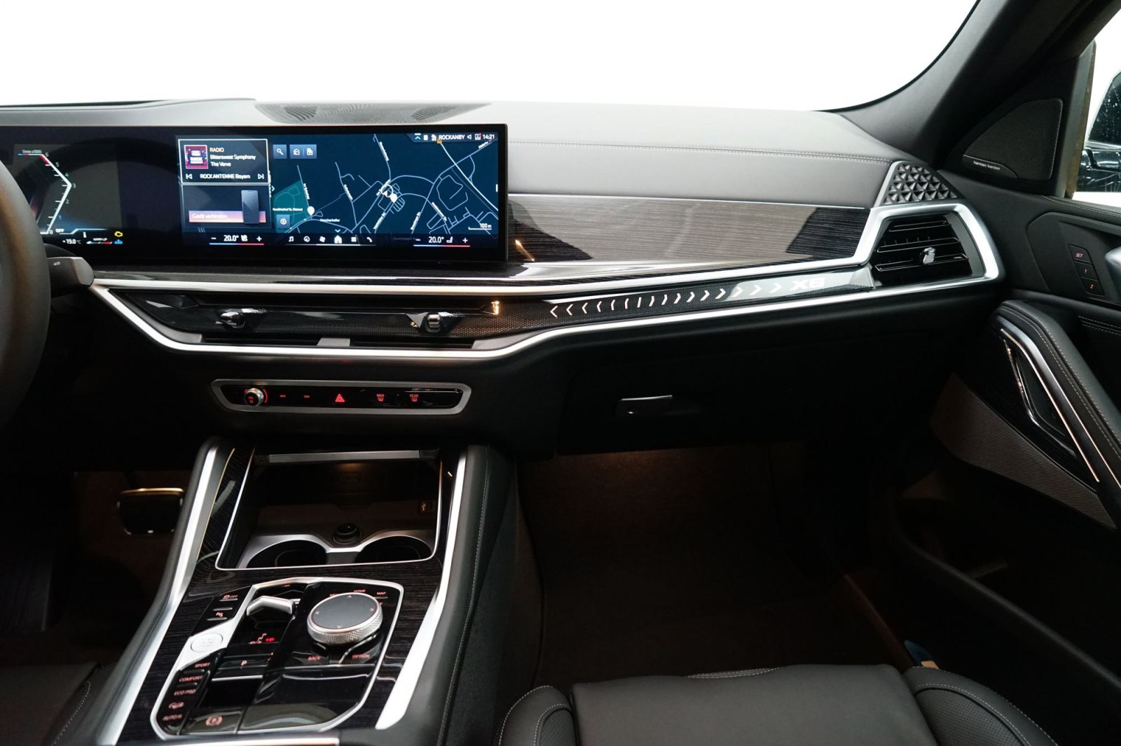 Fahrzeugabbildung BMW X6 xDrive30d [M Sport, HUD, AHK, ACC, GSD, 22 LMR]