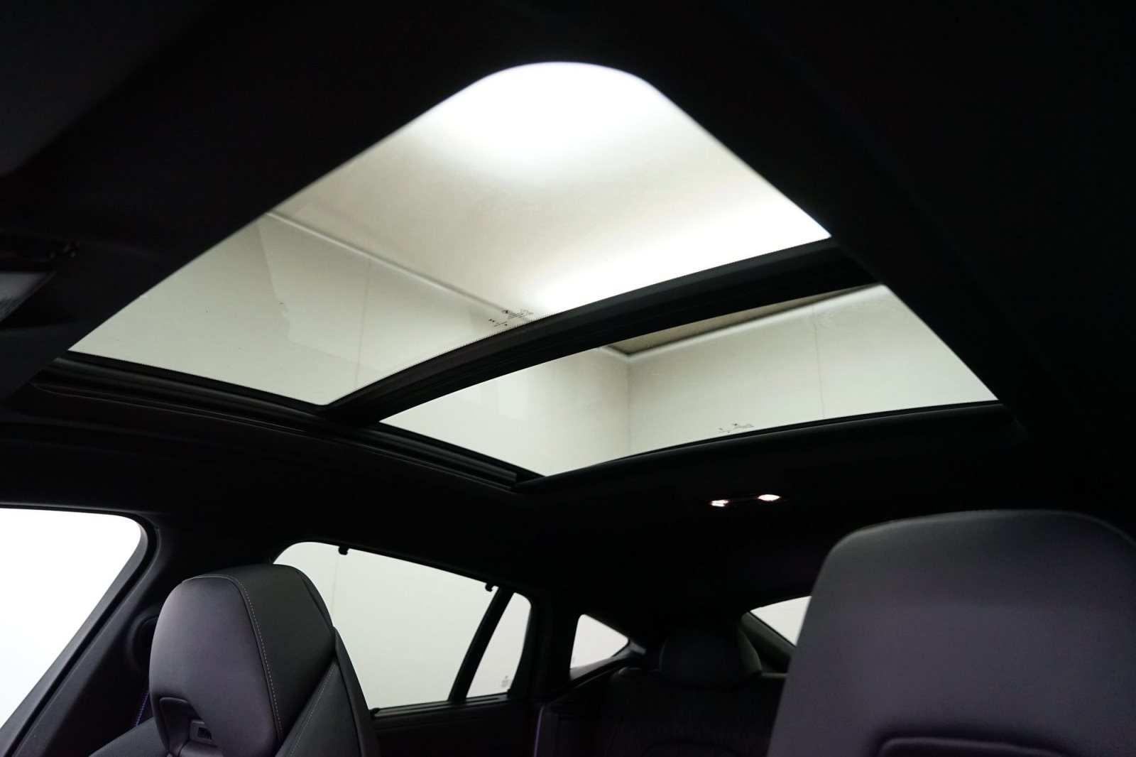 Fahrzeugabbildung BMW X6 xDrive30d [M Sport, HUD, AHK, ACC, GSD, 22 LMR]
