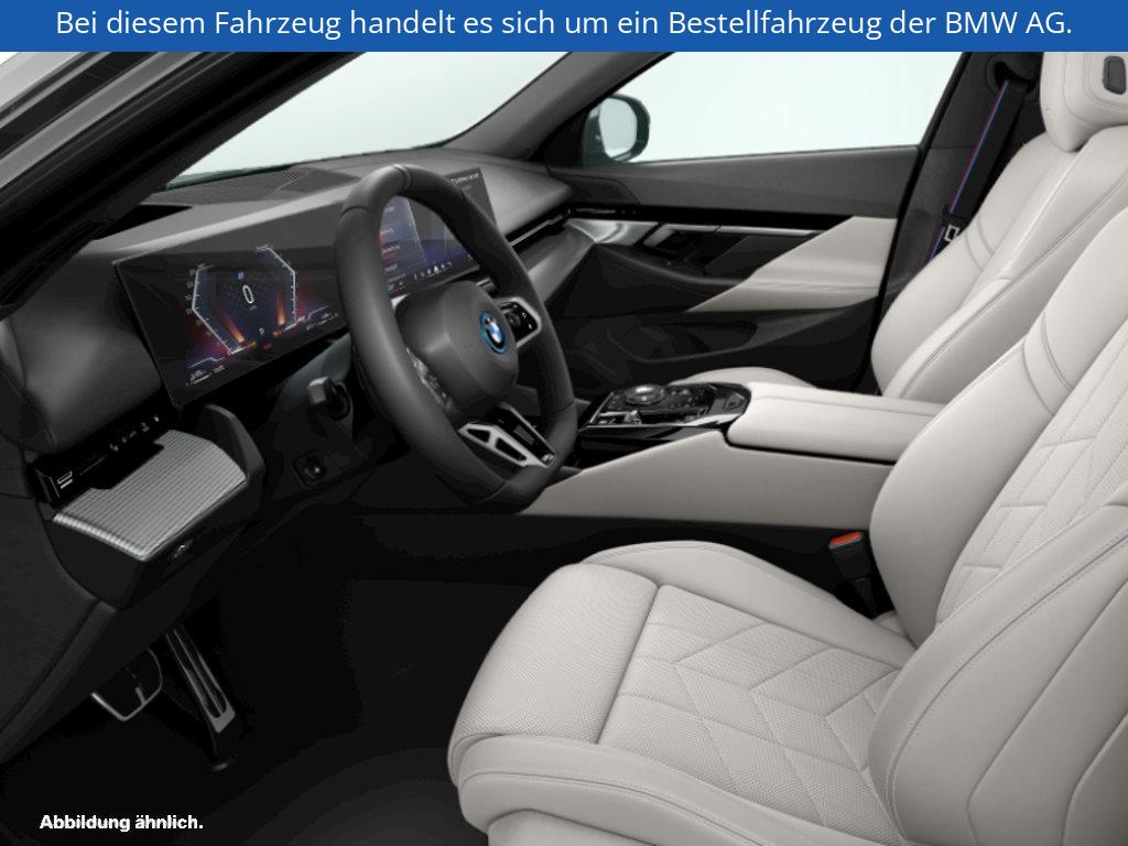 Fahrzeugabbildung BMW 550e xDrive Touring