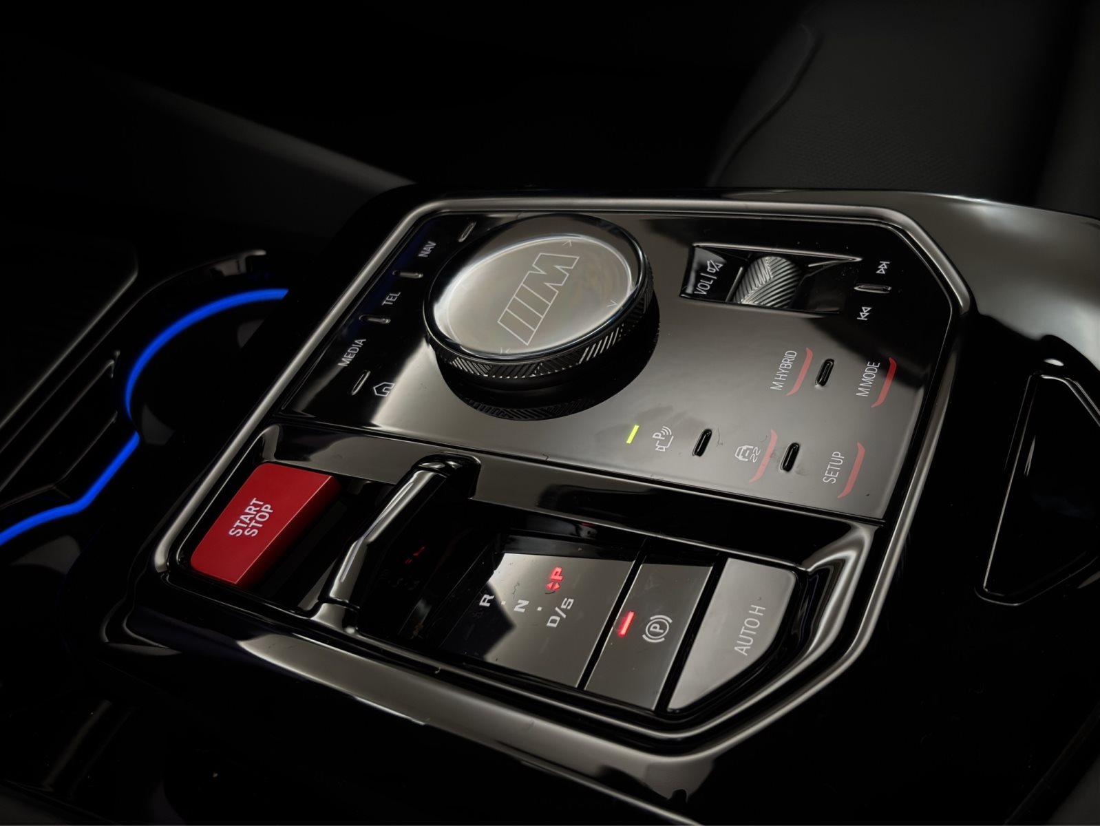 Fahrzeugabbildung BMW M5 Touring [HUD, AHK, ACC, B&W Sound, RFK]