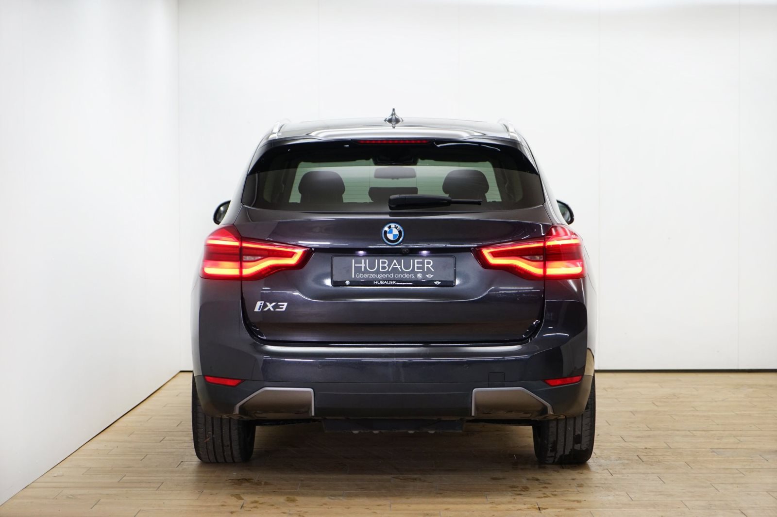 Fahrzeugabbildung BMW iX3 [Inspiring, LC Prof., DA Prof., 19 LMR]
