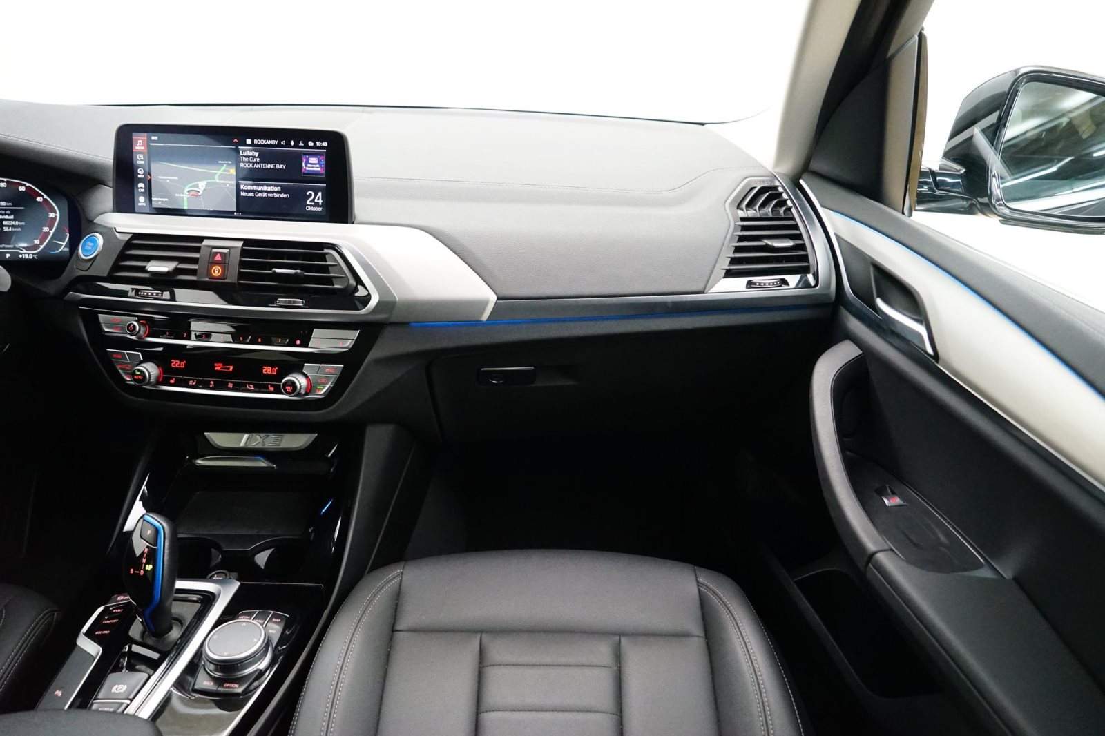 Fahrzeugabbildung BMW iX3 [Inspiring, LC Prof., DA Prof., 19 LMR]