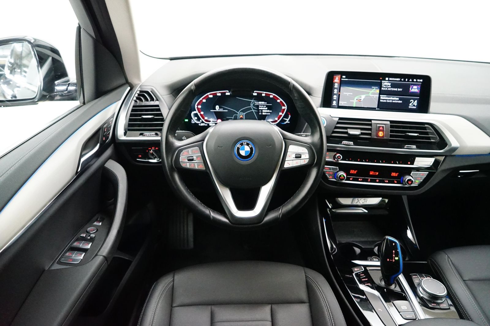 Fahrzeugabbildung BMW iX3 [Inspiring, LC Prof., DA Prof., 19 LMR]