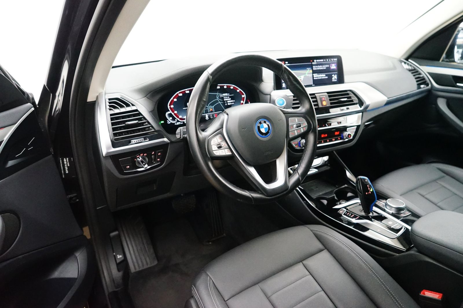 Fahrzeugabbildung BMW iX3 [Inspiring, LC Prof., DA Prof., 19 LMR]