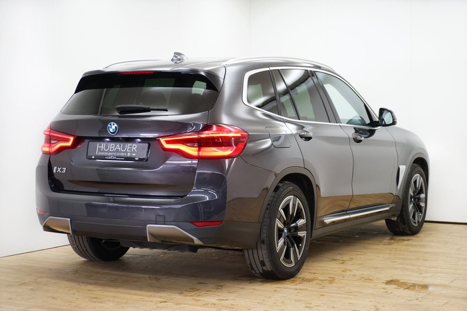 Fahrzeugabbildung BMW iX3 [Inspiring, LC Prof., DA Prof., 19 LMR]