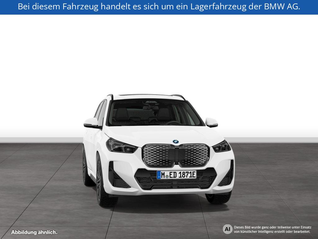Fahrzeugabbildung BMW iX1 xDrive30