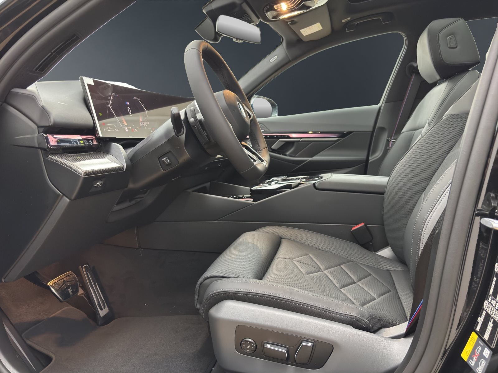 Fahrzeugabbildung BMW 550e xDrive Touring [M Sport Pro, HUD, AHK, ACC, 21 LMR]