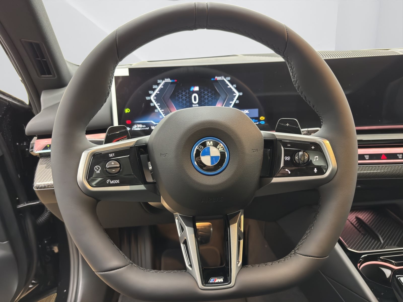 Fahrzeugabbildung BMW 550e xDrive Touring [M Sport Pro, HUD, AHK, ACC, 21 LMR]