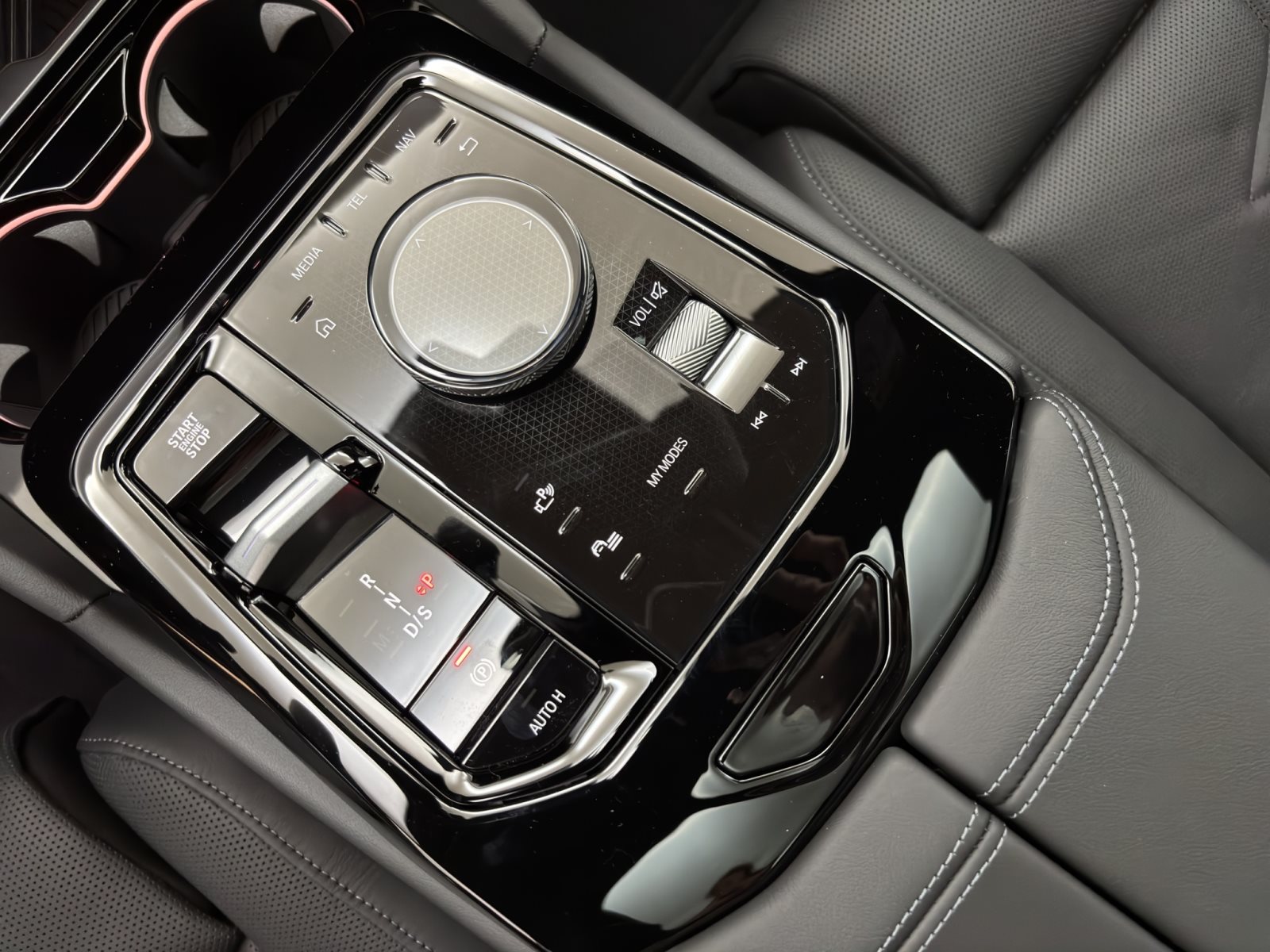 Fahrzeugabbildung BMW 550e xDrive Touring [M Sport Pro, HUD, AHK, ACC, 21 LMR]