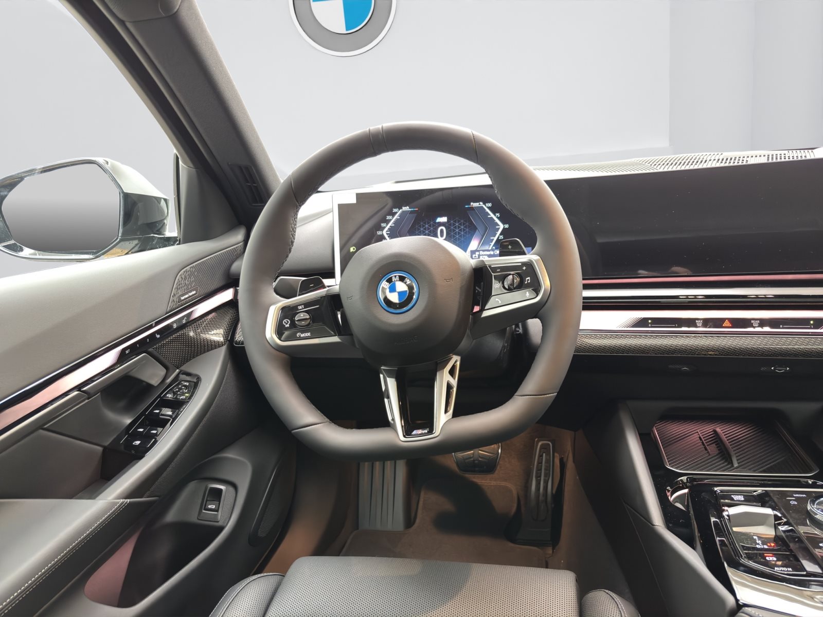 Fahrzeugabbildung BMW 550e xDrive Touring [M Sport Pro, HUD, AHK, ACC, 21 LMR]