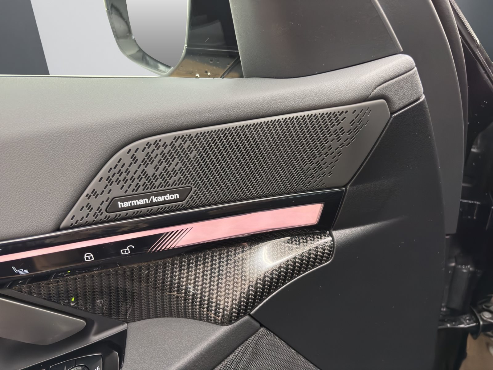 Fahrzeugabbildung BMW 550e xDrive Touring [M Sport Pro, HUD, AHK, ACC, 21 LMR]