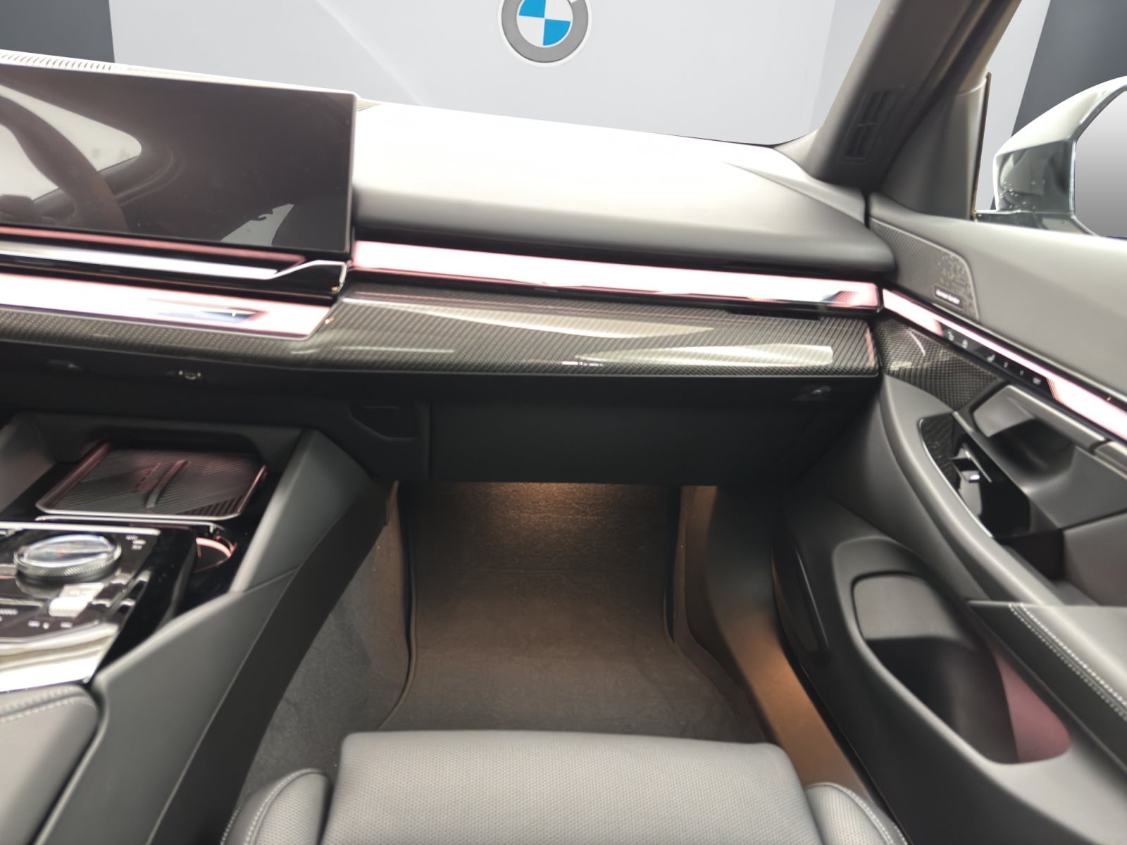 Fahrzeugabbildung BMW 550e xDrive Touring [M Sport Pro, HUD, AHK, ACC, 21 LMR]