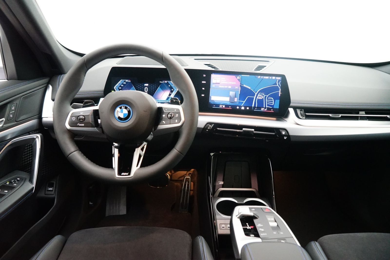 Fahrzeugabbildung BMW X1 xDrive30e [M Sport, HUD, AHK, ACC, 19 LMR]