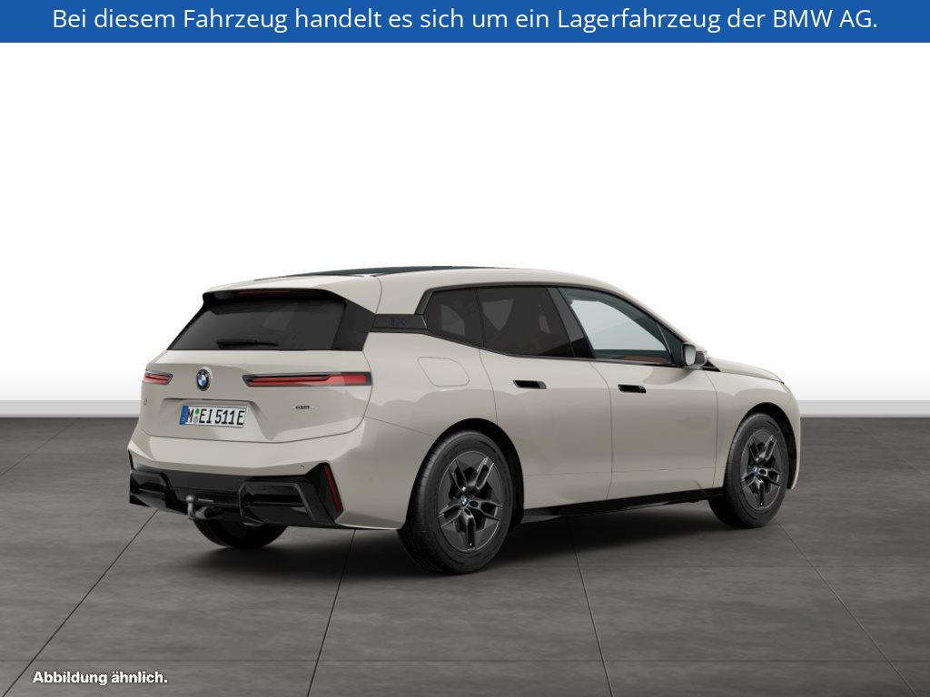 Fahrzeugabbildung BMW iX xDrive45