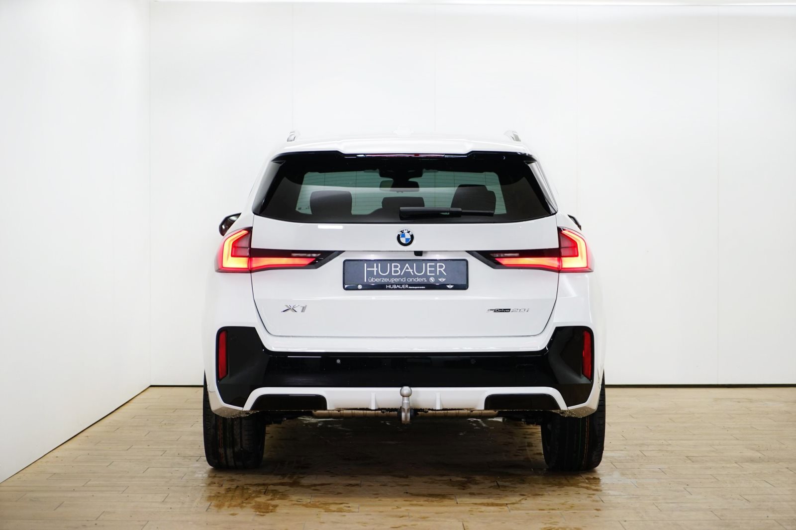 Fahrzeugabbildung BMW X1 sDrive20i [M Sport, HUD, AHK, ACC, RFK, 19 LMR]