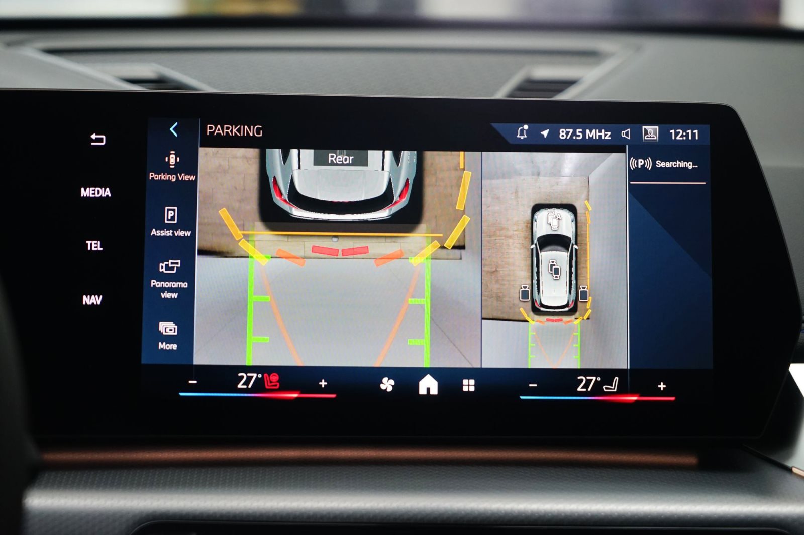 Fahrzeugabbildung BMW X1 sDrive20i [M Sport, HUD, AHK, ACC, RFK, 19 LMR]