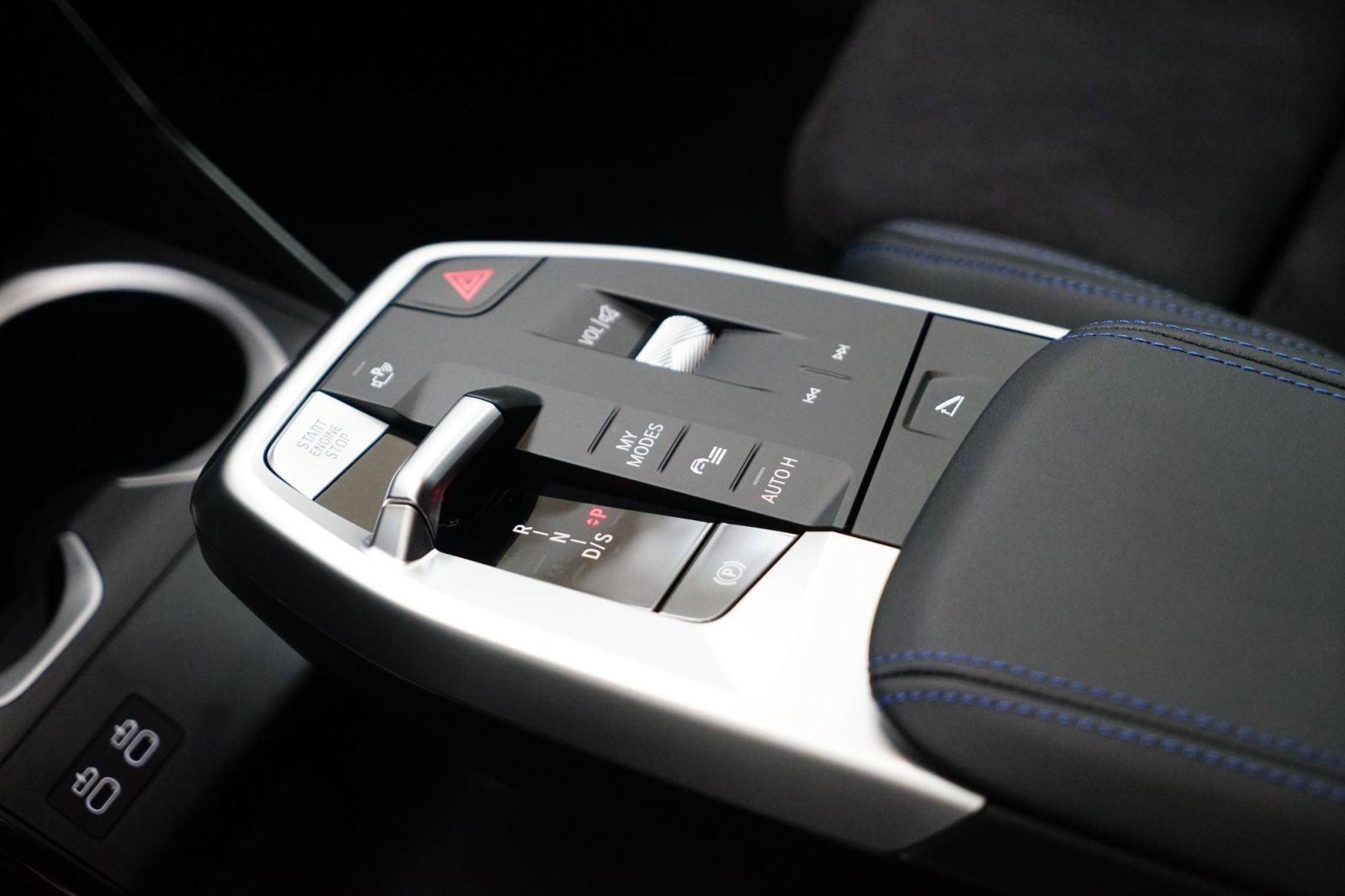 Fahrzeugabbildung BMW X1 sDrive20i [M Sport, HUD, AHK, ACC, RFK, 19 LMR]