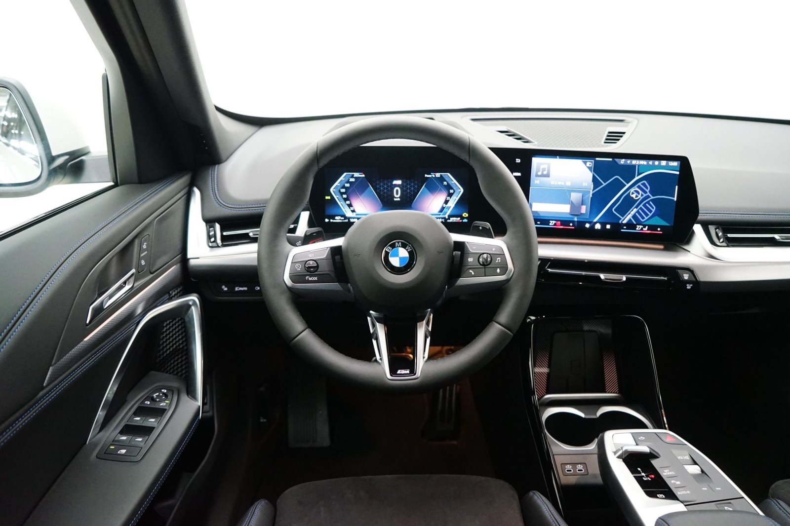 Fahrzeugabbildung BMW X1 sDrive20i [M Sport, HUD, AHK, ACC, RFK, 19 LMR]