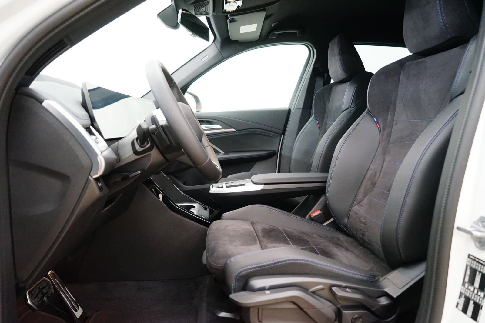 Fahrzeugabbildung BMW X1 sDrive20i [M Sport, HUD, AHK, ACC, RFK, 19 LMR]