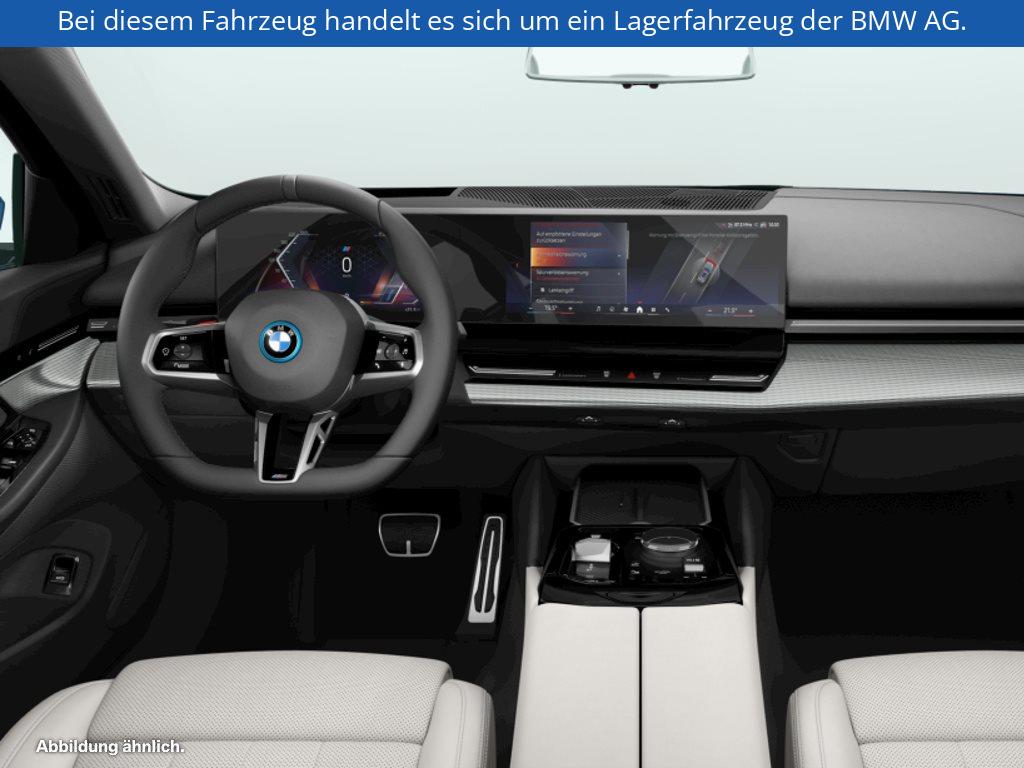 Fahrzeugabbildung BMW i5 xDrive40 Touring