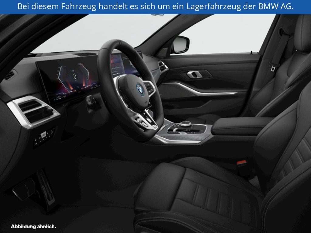 Fahrzeugabbildung BMW 330e Limousine
