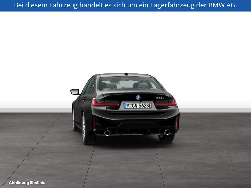 Fahrzeugabbildung BMW 330e Limousine