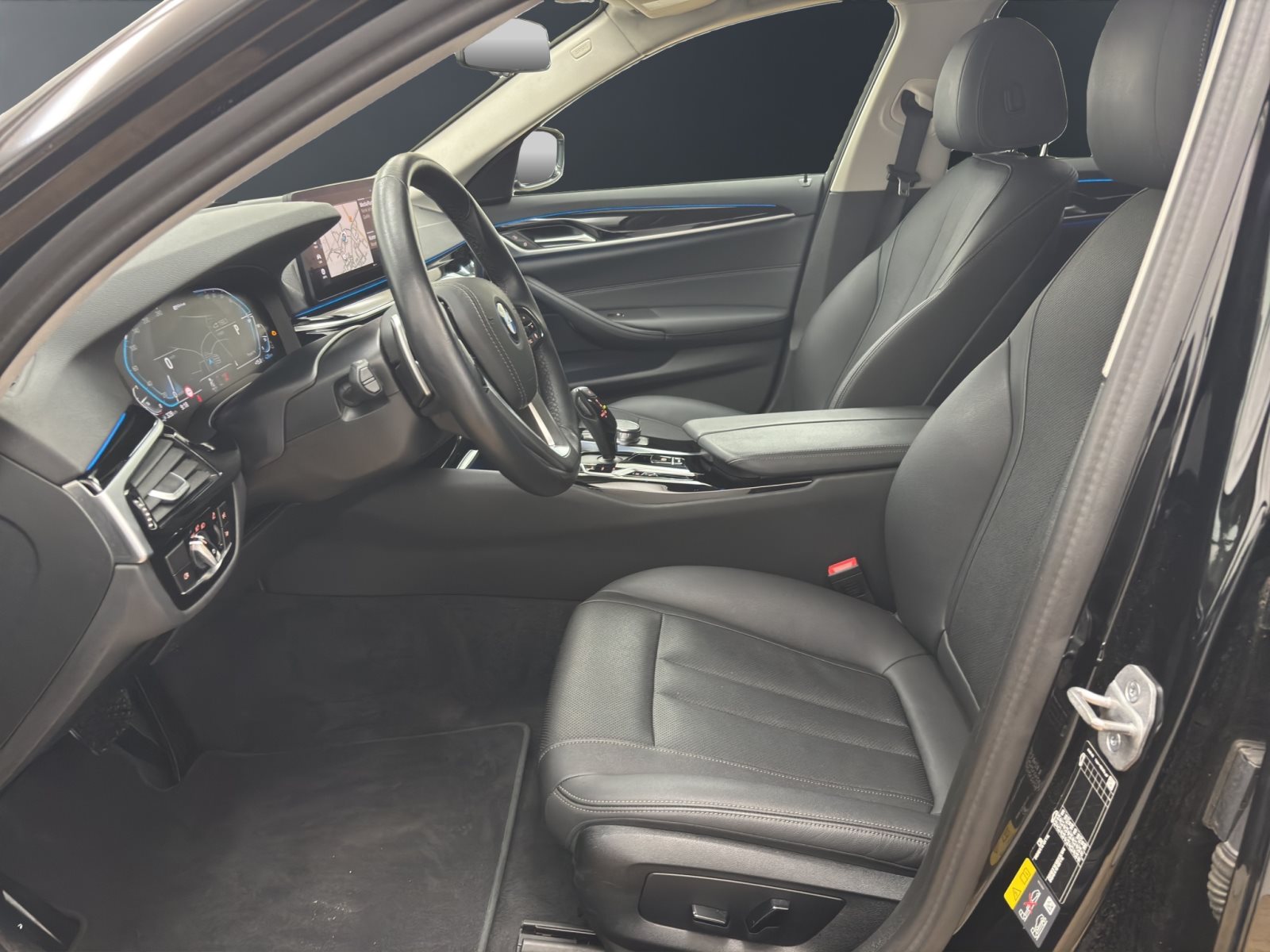 Fahrzeugabbildung BMW 530e Touring [LC Prof., Laser, RFK, HUD, SHZ]