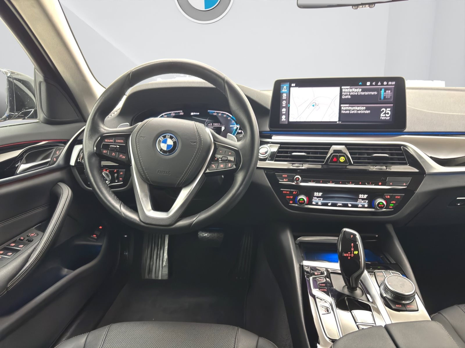 Fahrzeugabbildung BMW 530e Touring [LC Prof., Laser, RFK, HUD, SHZ]