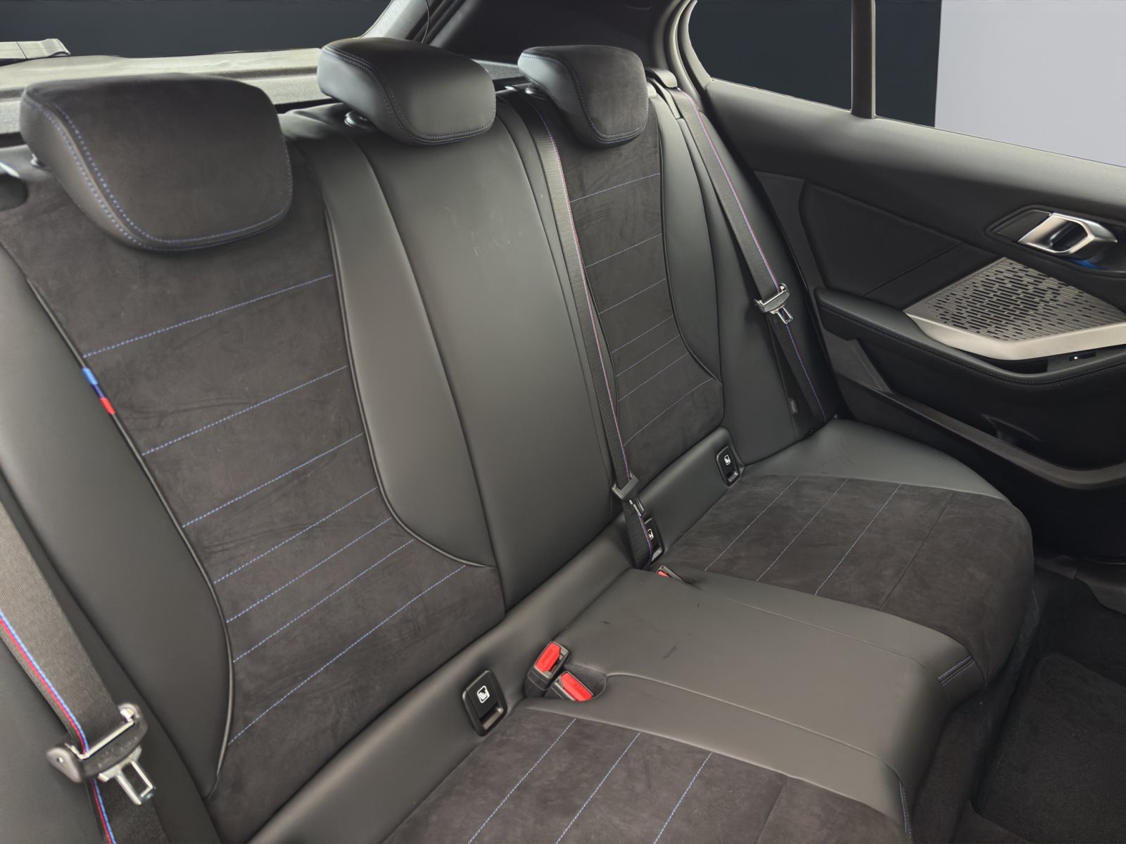 Fahrzeugabbildung BMW 120 [M Sport Pro, Navi, 19 LMR, RFK, SHZ, LED]