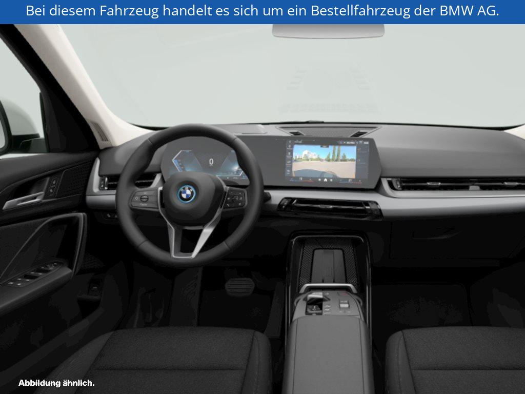 Fahrzeugabbildung BMW X1 xDrive25e