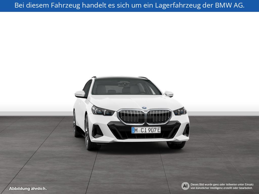 Fahrzeugabbildung BMW 550e xDrive Touring