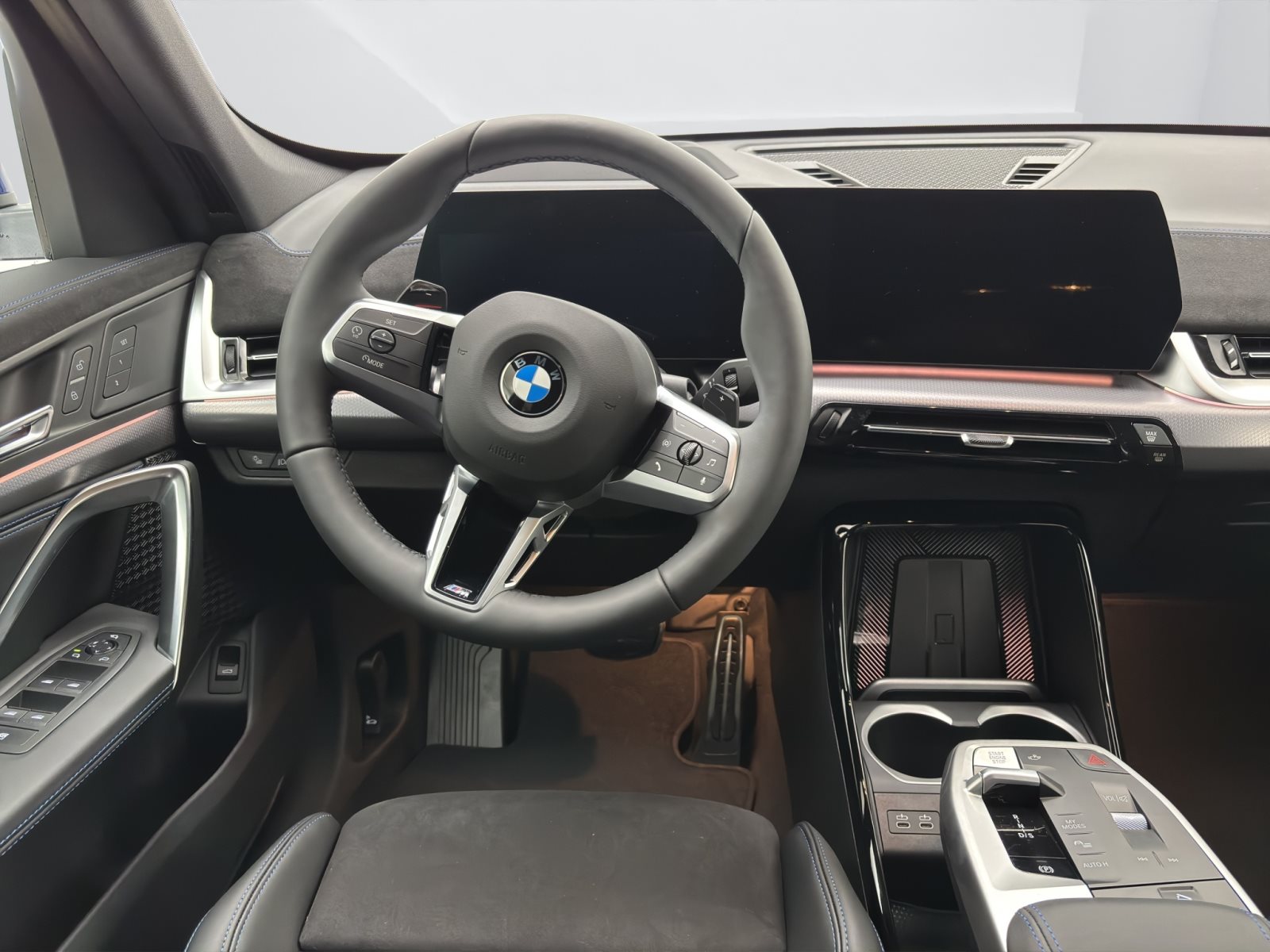 Fahrzeugabbildung BMW X1 xDrive20d [M Sport, HUD, AHK, ACC, RFK, 19 LMR]