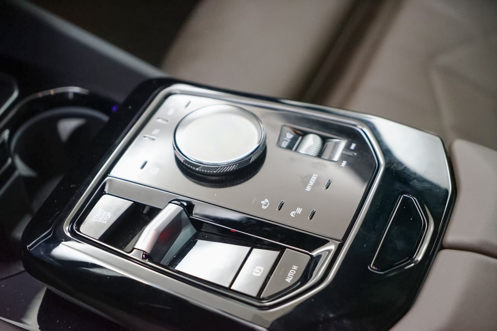 Fahrzeugabbildung BMW 520d Limousine [HUD, AHK, ACC, Sitze elektr.]