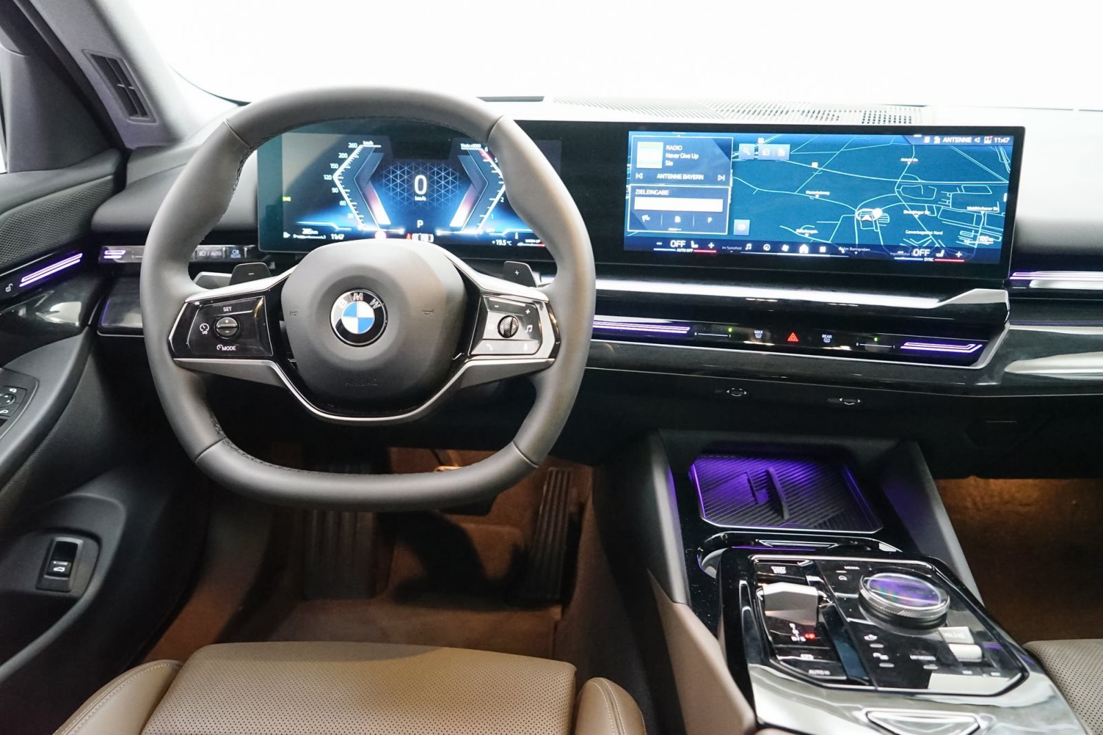 Fahrzeugabbildung BMW 520d Limousine [HUD, AHK, ACC, Sitze elektr.]