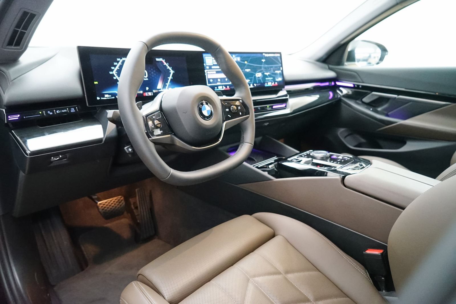 Fahrzeugabbildung BMW 520d Limousine [HUD, AHK, ACC, Sitze elektr.]