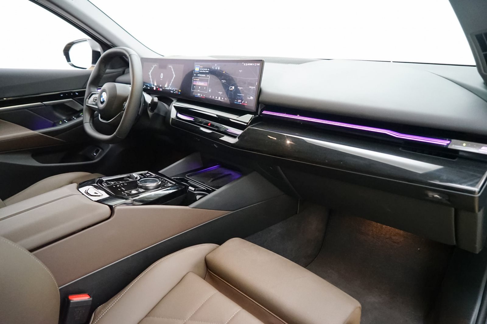 Fahrzeugabbildung BMW 520d Limousine [HUD, AHK, ACC, Sitze elektr.]