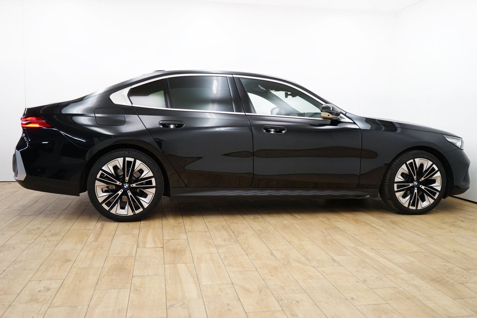 Fahrzeugabbildung BMW 520d Limousine [HUD, AHK, ACC, Sitze elektr.]