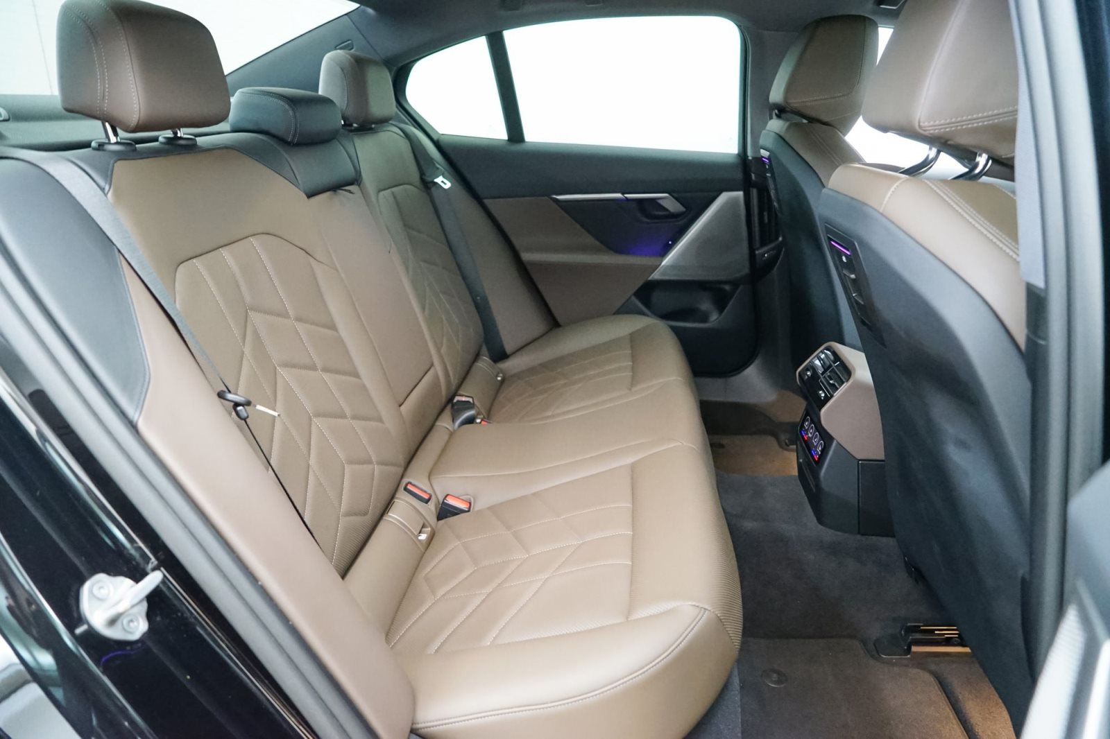 Fahrzeugabbildung BMW 520d Limousine [HUD, AHK, ACC, Sitze elektr.]