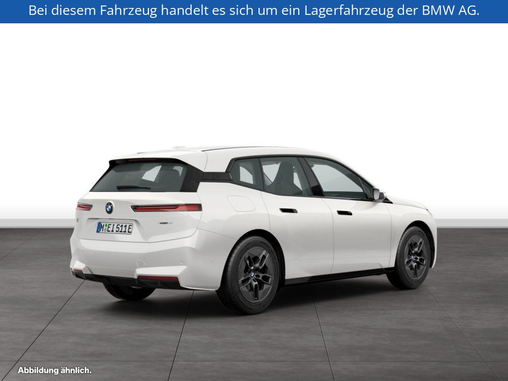 Fahrzeugabbildung BMW iX xDrive45