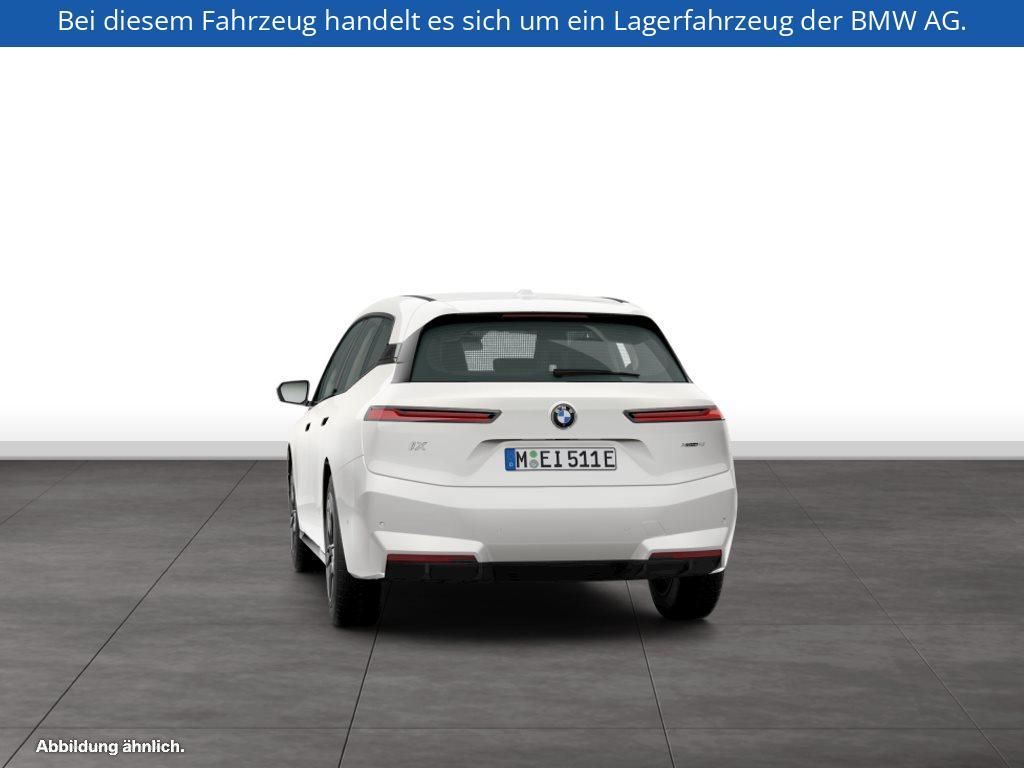 Fahrzeugabbildung BMW iX xDrive45