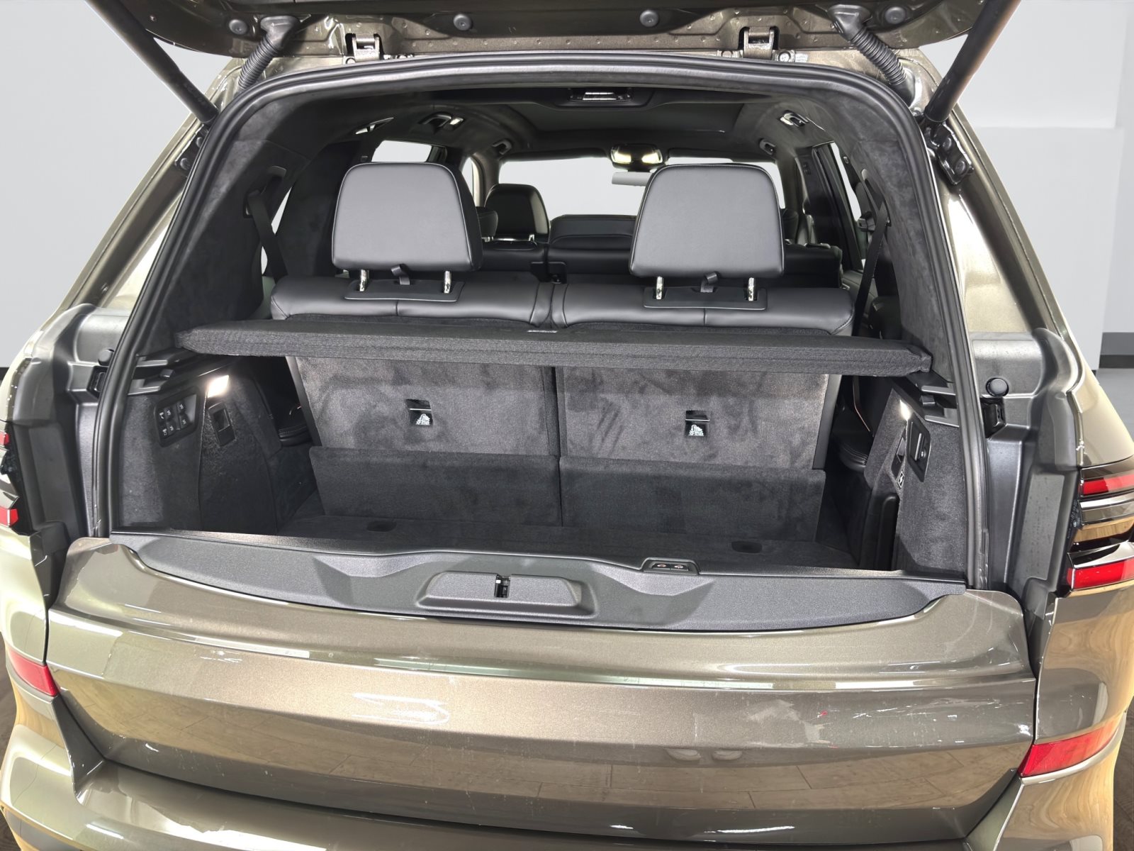 Fahrzeugabbildung BMW X7 xDrive40d [M Sport Pro, HUD, AHK, ACC, GSD, 22 LMR]