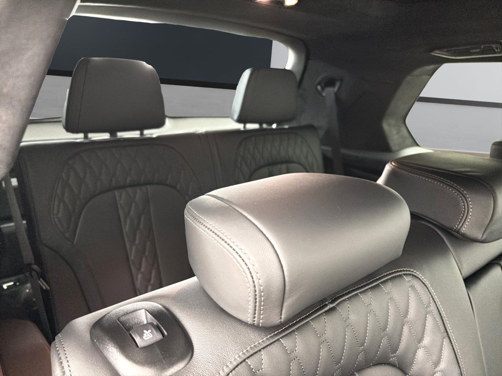 Fahrzeugabbildung BMW X7 xDrive40d [M Sport Pro, HUD, AHK, ACC, GSD, 22 LMR]