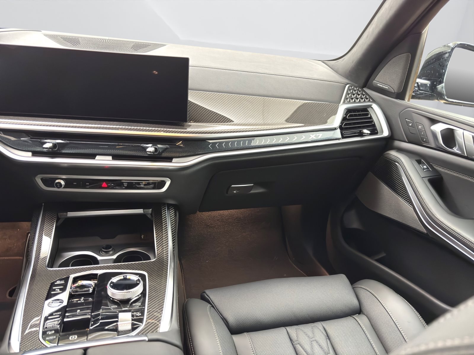 Fahrzeugabbildung BMW X7 xDrive40d [M Sport Pro, HUD, AHK, ACC, GSD, 22 LMR]