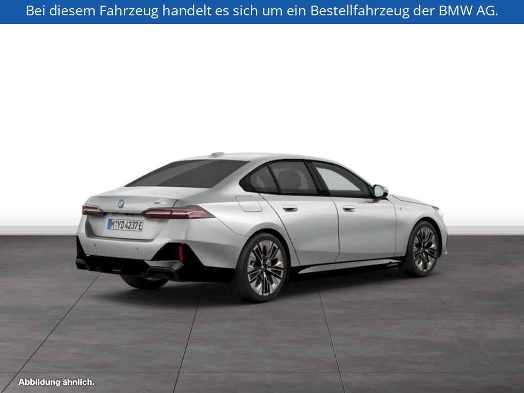 Fahrzeugabbildung BMW i5 xDrive40 Limousine